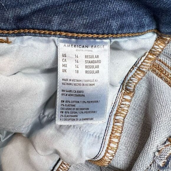 American Eagle light wash distressed high rise jegging size 14 - Picture 14 of 15